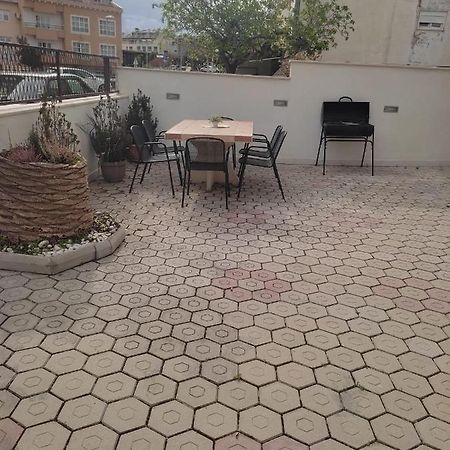 Apartment Dora-100M From The Central Beach Makarska Esterno foto