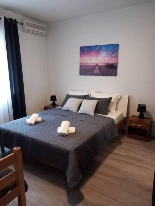 Apartment Dora-100M From The Central Beach Makarska Esterno foto
