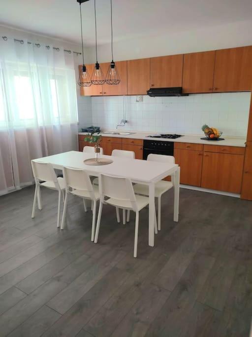 Apartment Dora-100M From The Central Beach Makarska Esterno foto