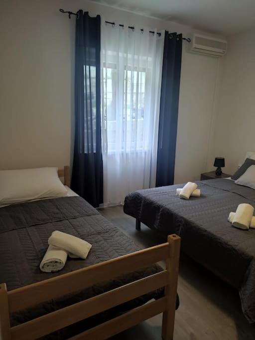 Apartment Dora-100M From The Central Beach Makarska Esterno foto