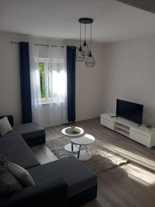 Apartment Dora-100M From The Central Beach Makarska Esterno foto