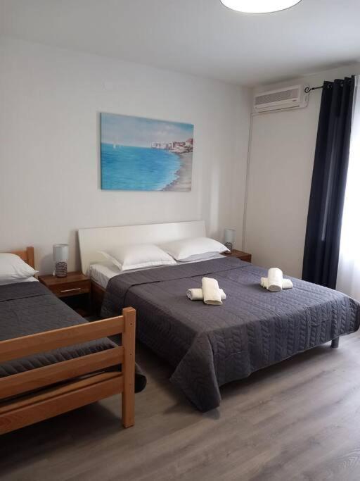 Apartment Dora-100M From The Central Beach Makarska Esterno foto
