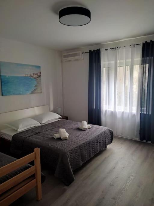 Apartment Dora-100M From The Central Beach Makarska Esterno foto