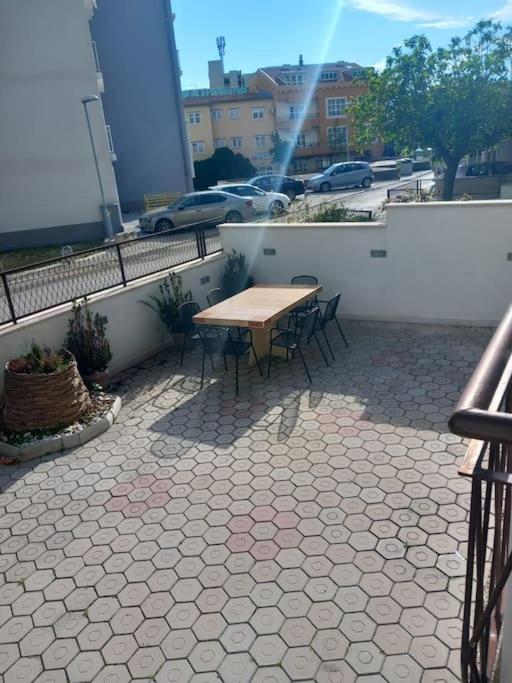 Apartment Dora-100M From The Central Beach Makarska Esterno foto