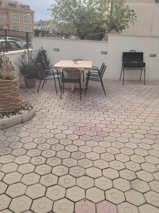 Apartment Dora-100M From The Central Beach Makarska Esterno foto
