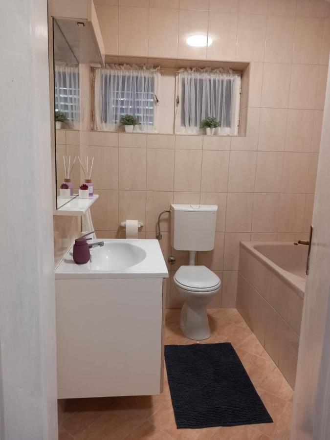 Apartment Dora-100M From The Central Beach Makarska Esterno foto
