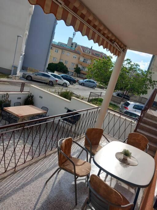 Apartment Dora-100M From The Central Beach Makarska Esterno foto